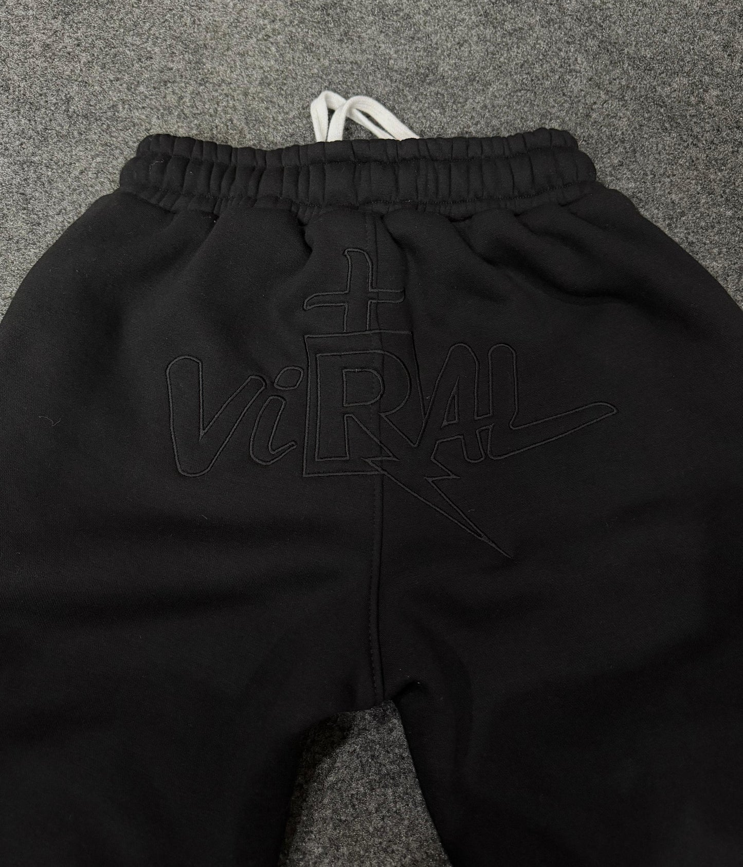 Viral Baggie Pants( Black)