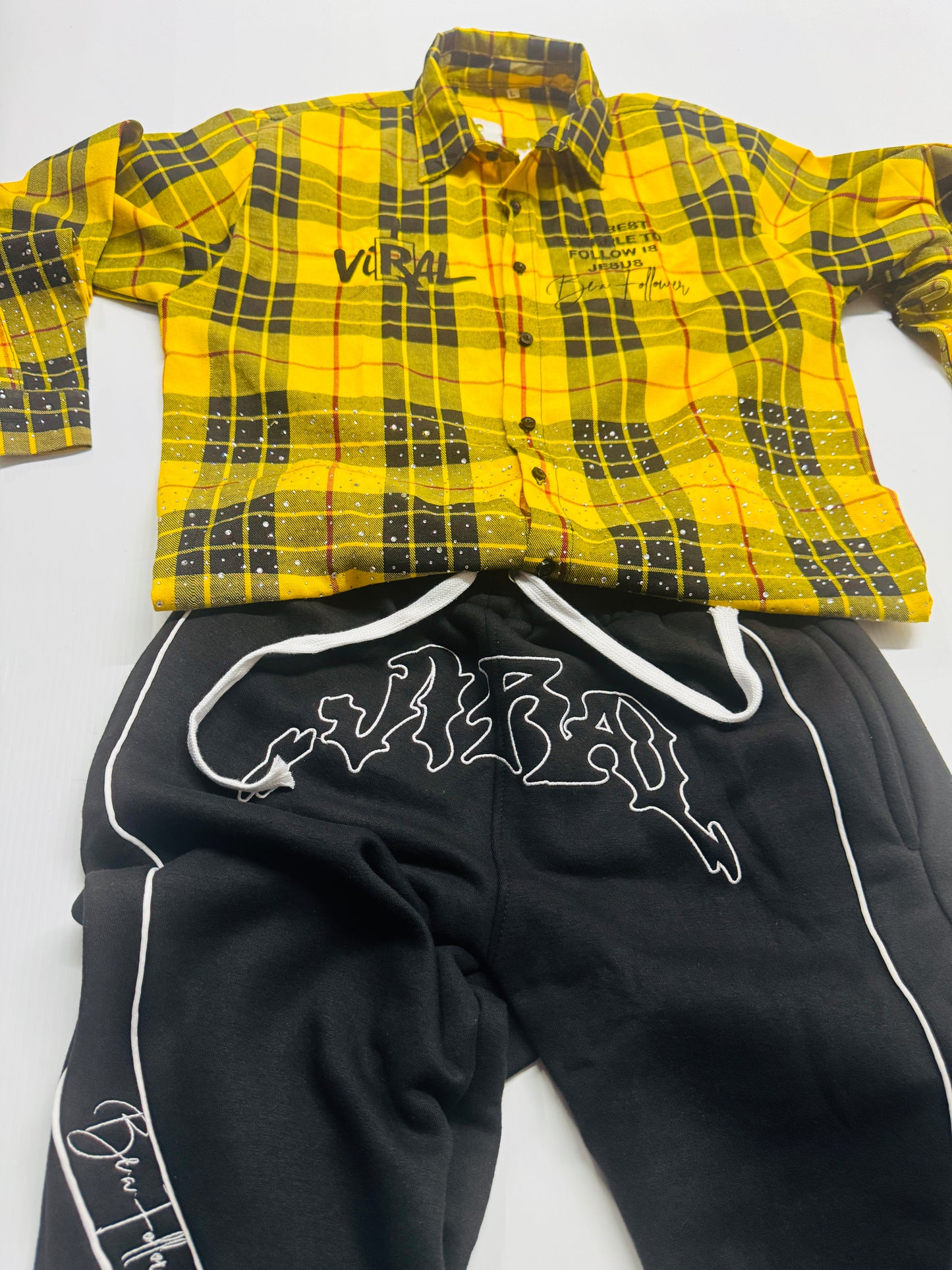 Camisa de Botones Version "Be a Follower" Amarilla y Negra