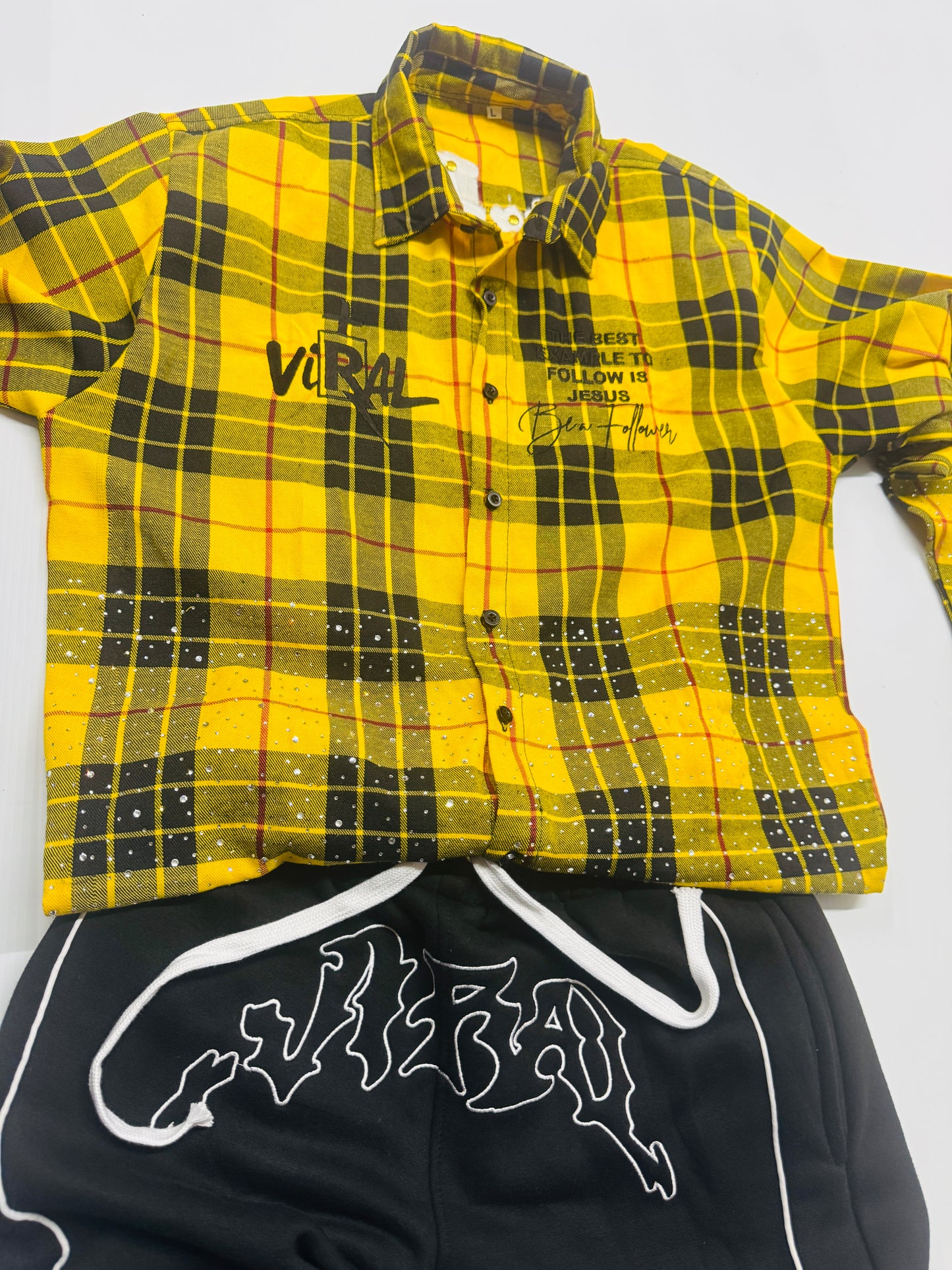 Camisa de Botones Version "Be a Follower" Amarilla y Negra